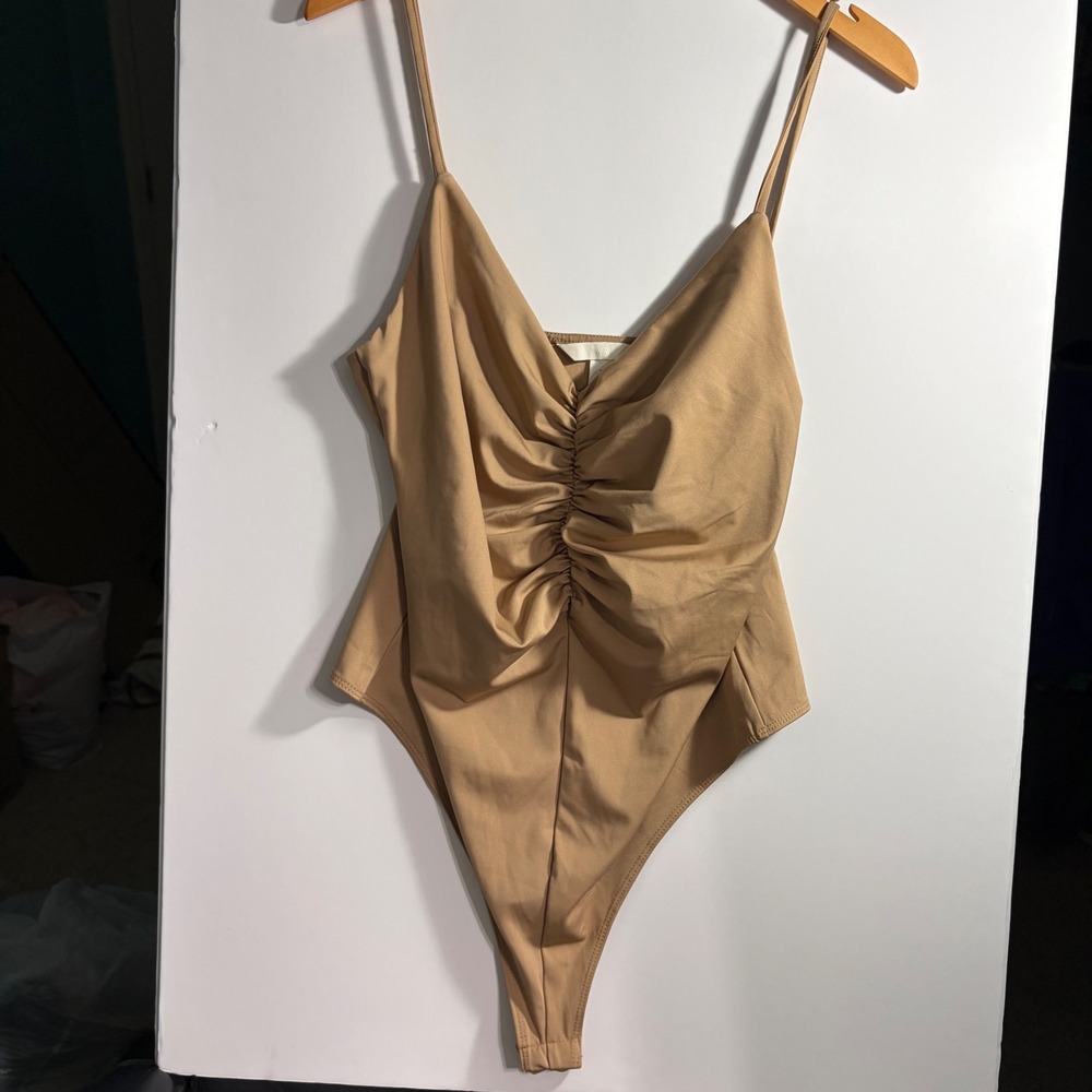 HM Tan Beige Ruched V-Neck Spaghetti Strap Thong Bodysuit Large 11449767